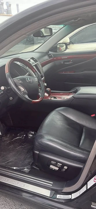 2011 Lexus LS 4th Gen - Image 5 of 7