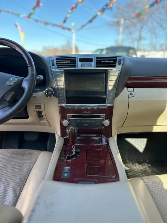 2011 Lexus LS 4th Gen - Image 10 of 12