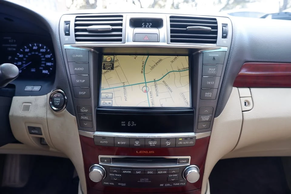 2011 Lexus LS 4th Gen - Image 18 of 19