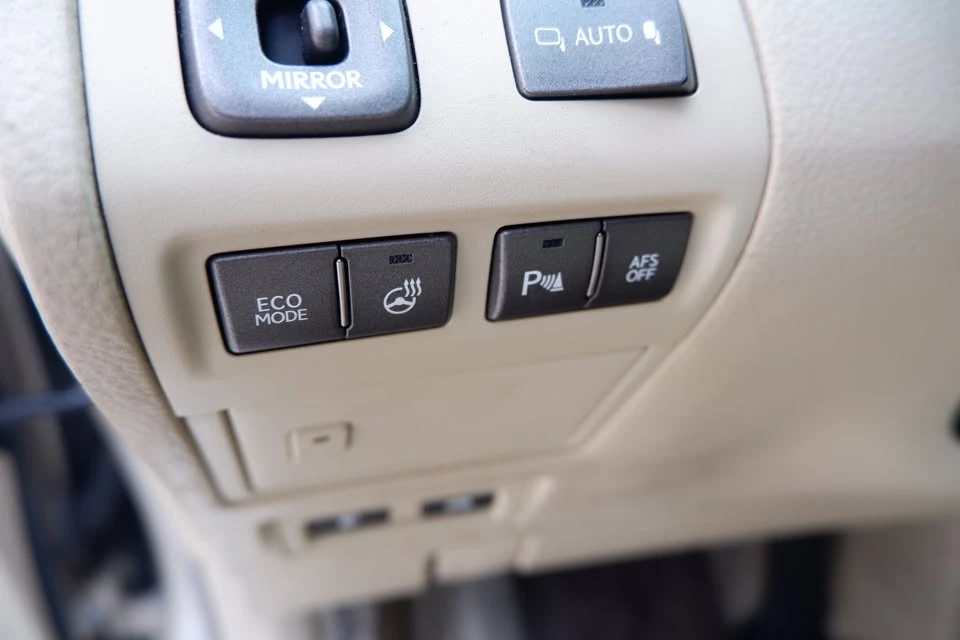 2011 Lexus LS 4th Gen - Image 11 of 19