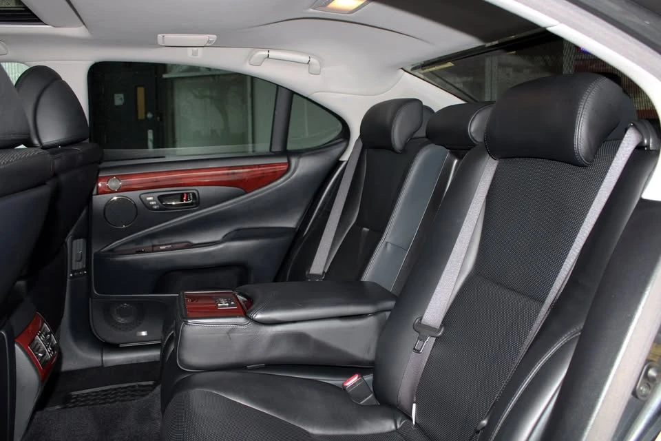 2011 Lexus LS 4th Gen - Image 16 of 20