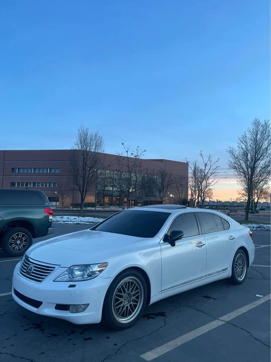 2011 Lexus LS 4th Gen - Image 9 of 20