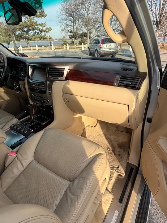 2011 Lexus LX 3rd Gen - Image 18 of 19
