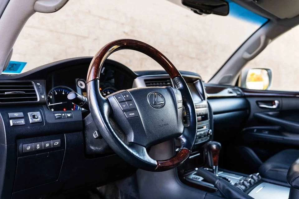 2011 Lexus LX 3rd Gen - Image 18 of 20