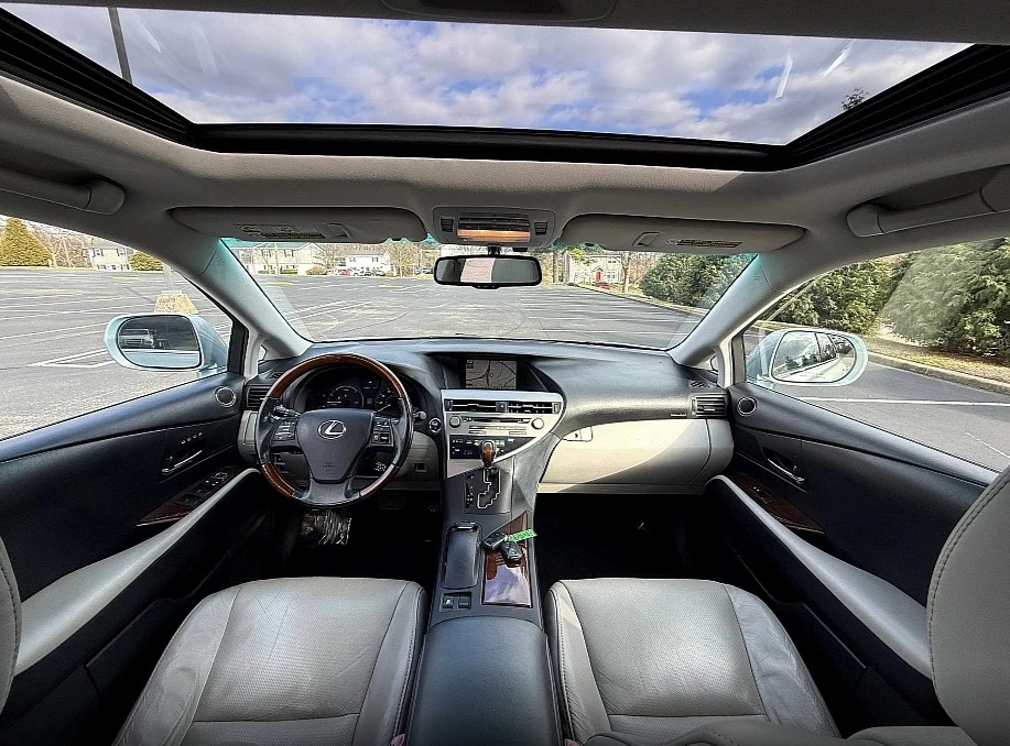2011 Lexus RX 3rd Gen - Image 10 of 20