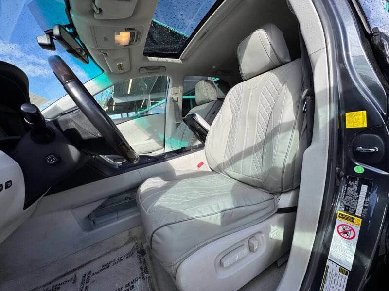 2011 Lexus RX 3rd Gen - Image 6 of 10