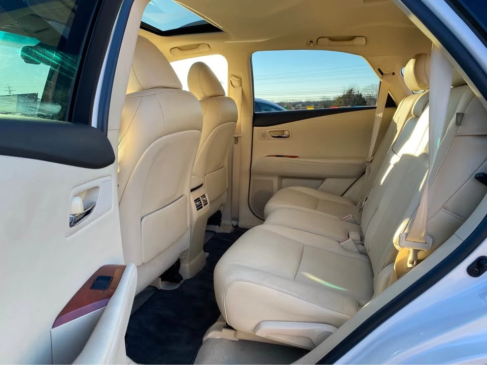 2011 Lexus RX 3rd Gen - Image 16 of 18