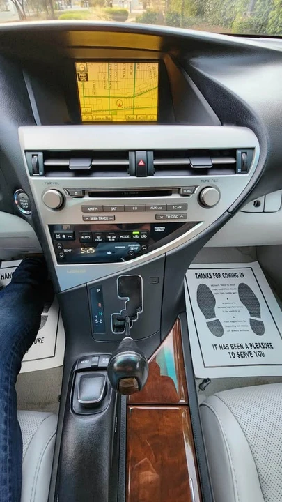 2011 Lexus RX 3rd Gen - Image 15 of 17
