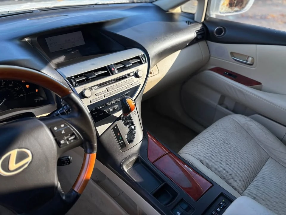 2011 Lexus RX 3rd Gen - Image 17 of 20