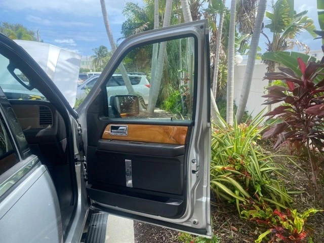 2011 Lincoln Navigator 3rd Gen - Image 12 of 21