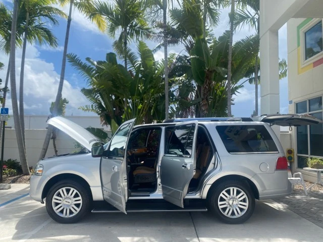 2011 Lincoln Navigator 3rd Gen - Image 9 of 21