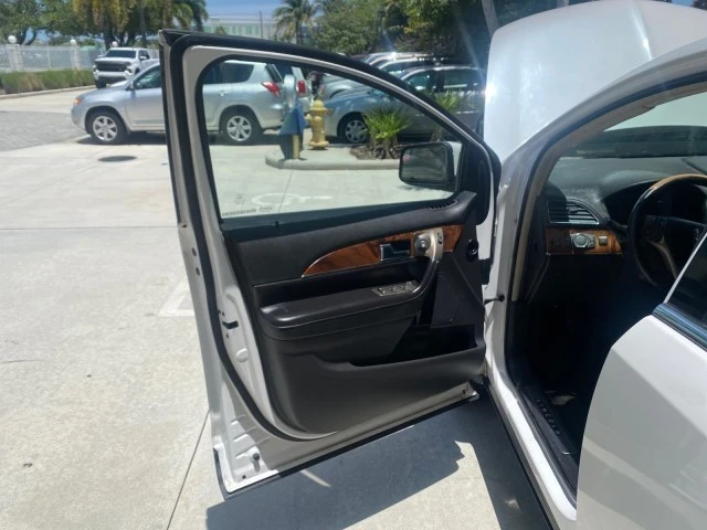 2011 Lincoln MKX - Image 10 of 21