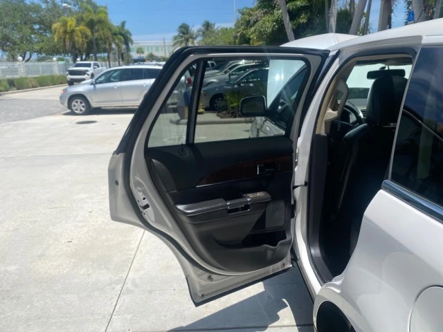 2011 Lincoln MKX - Image 14 of 21