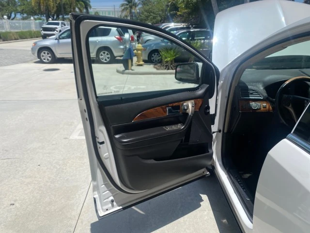 2011 Lincoln MKX - Image 10 of 21