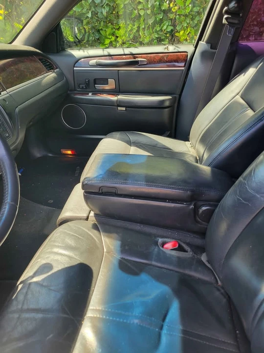 2011 Lincoln Continental - Image 10 of 11