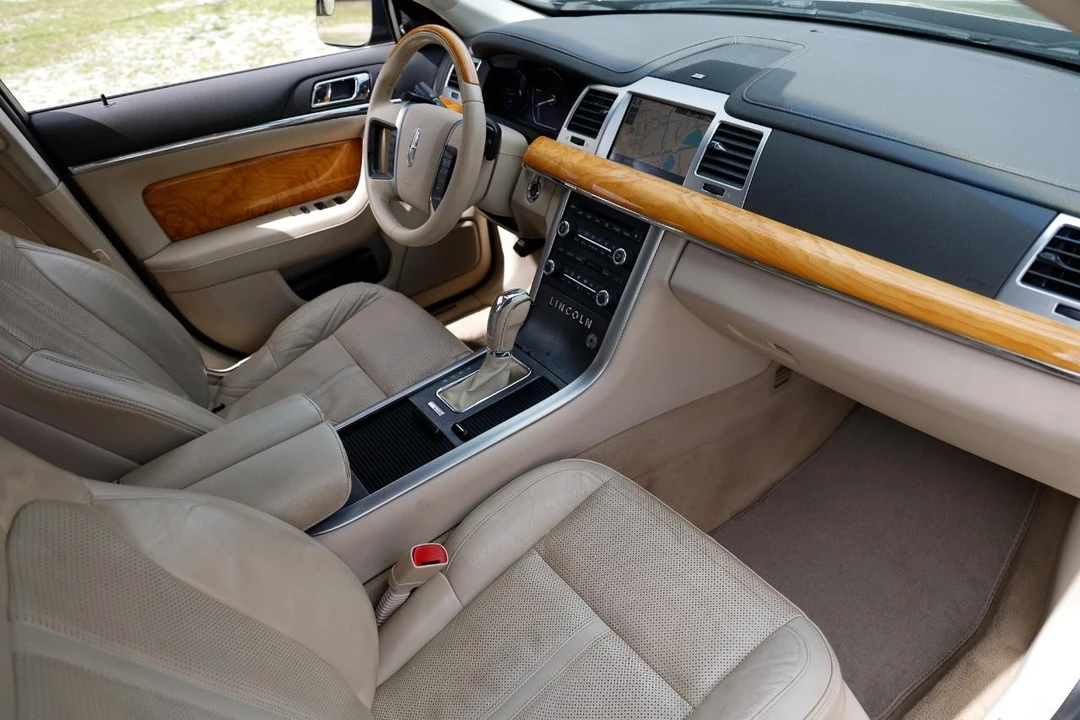 2011 Lincoln MKS - Image 18 of 21