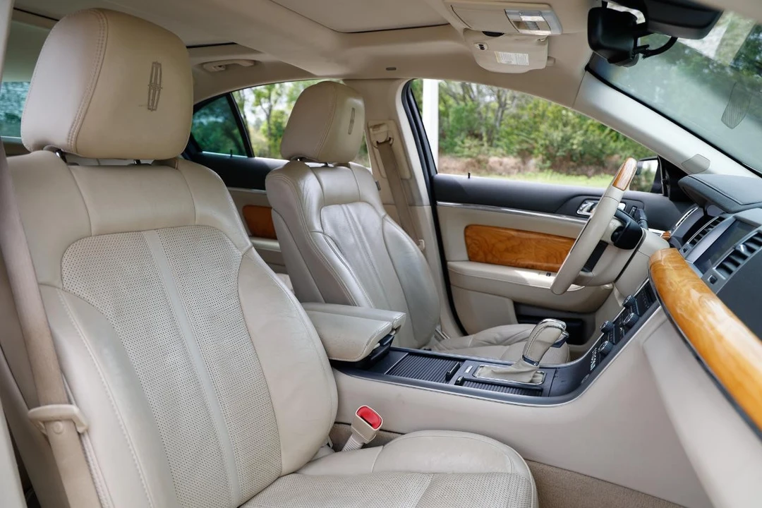 2011 Lincoln MKS - Image 16 of 21