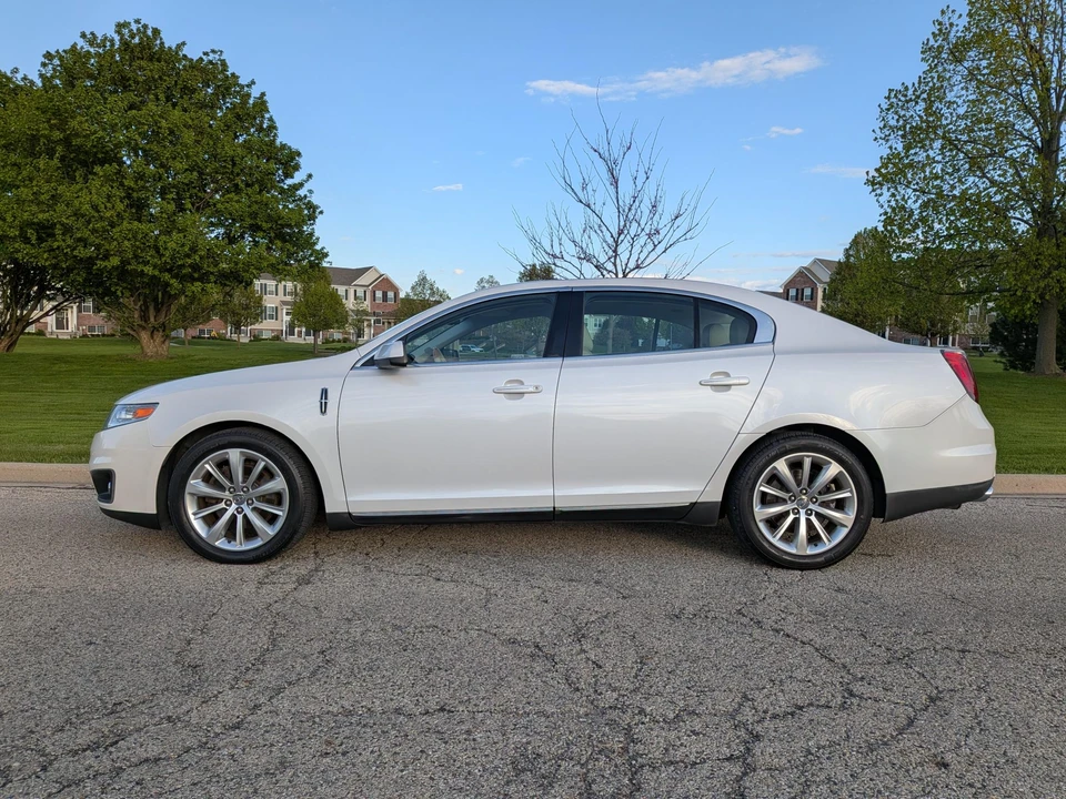 2011 Lincoln MKS - Image 10 of 31