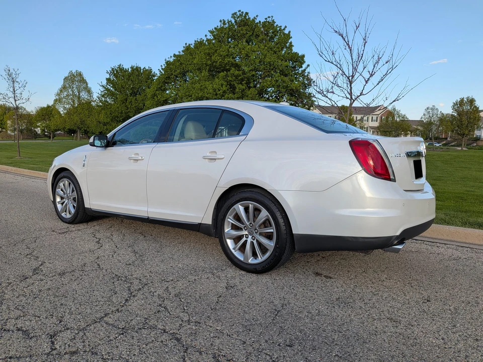 2011 Lincoln MKS - Image 13 of 31
