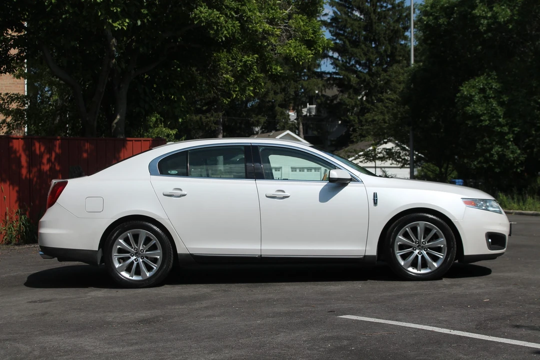 2011 Lincoln MKS - Image 24 of 31