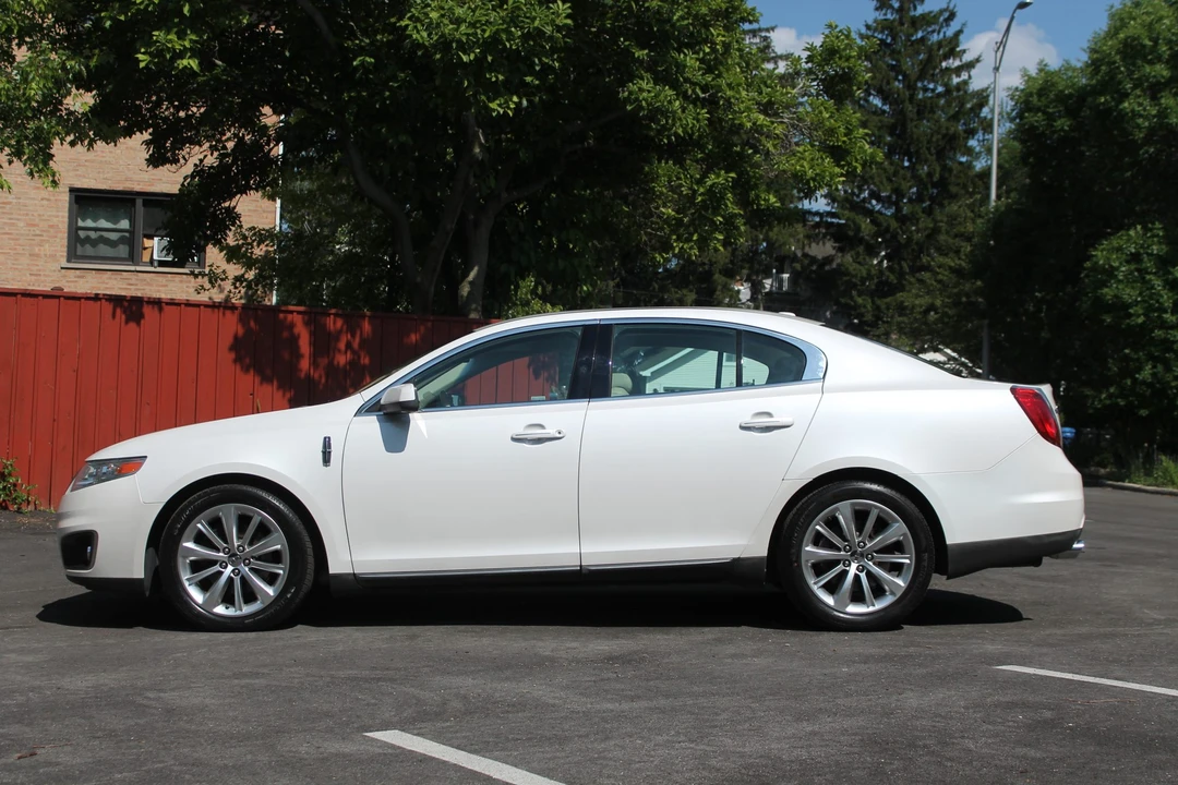 2011 Lincoln MKS - Image 9 of 31
