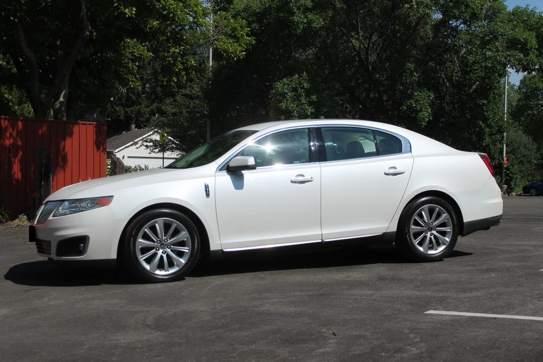 2011 Lincoln MKS - Image 8 of 31