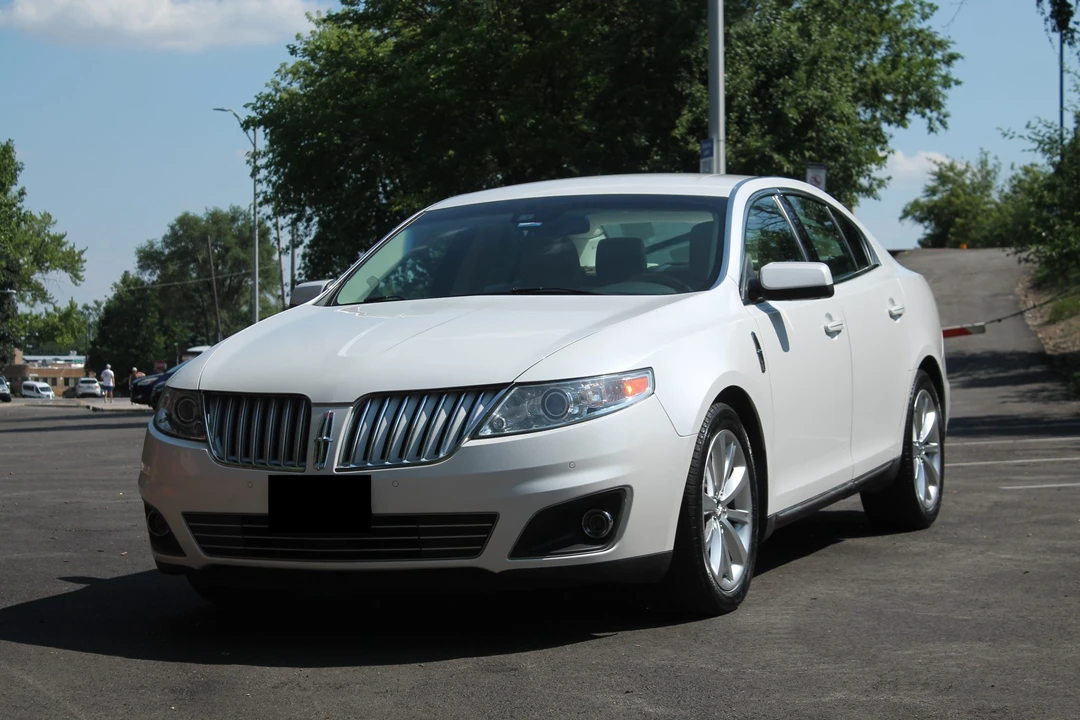2011 Lincoln MKS - Image 2 of 31