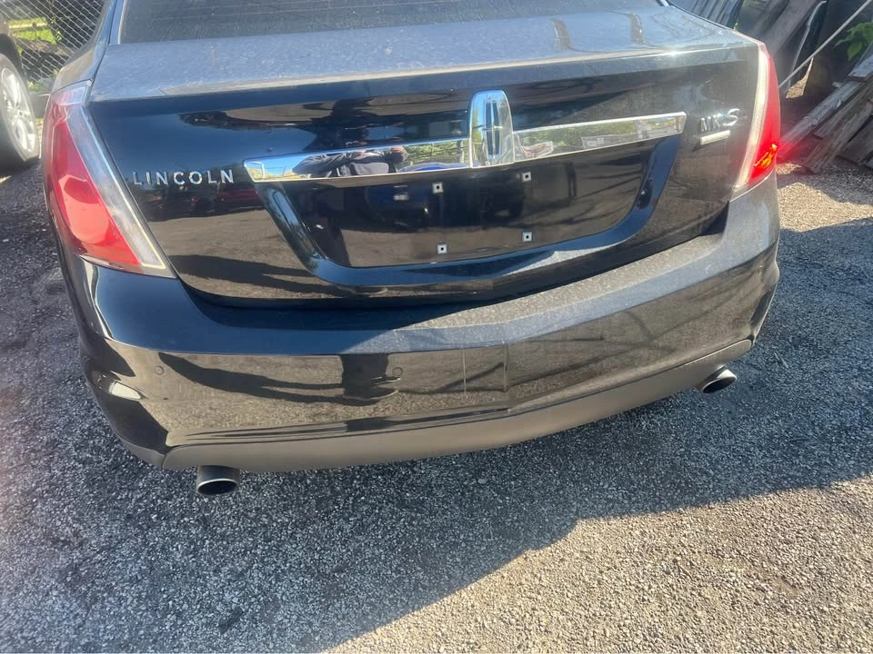 2011 Lincoln MKS - Image 2 of 3