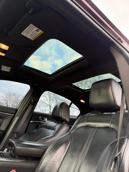 2011 Lincoln MKS - Image 11 of 13