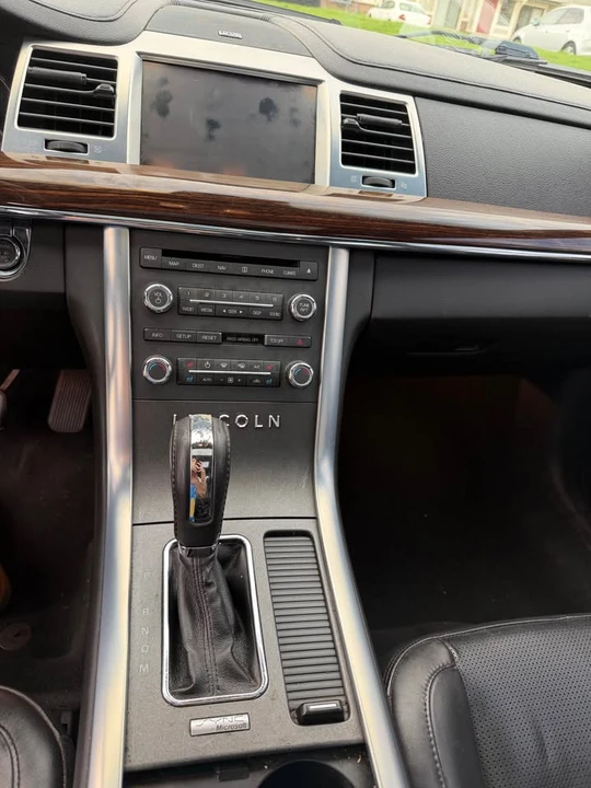 2011 Lincoln MKS - Image 9 of 13