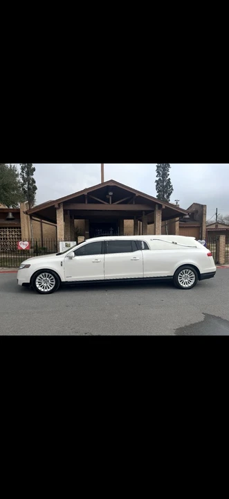 2011 Lincoln MKT - Image 14 of 16