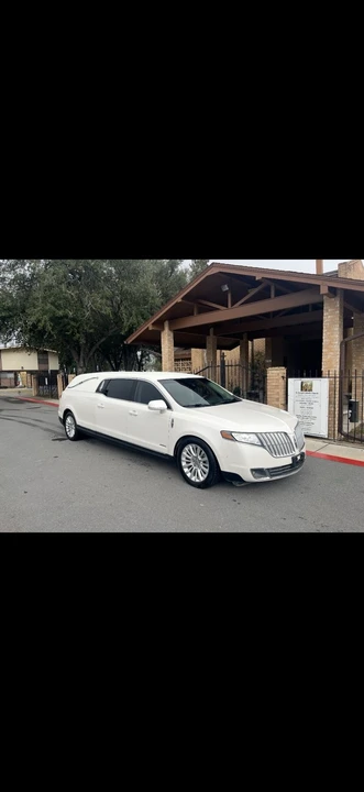 2011 Lincoln MKT - Image 4 of 16