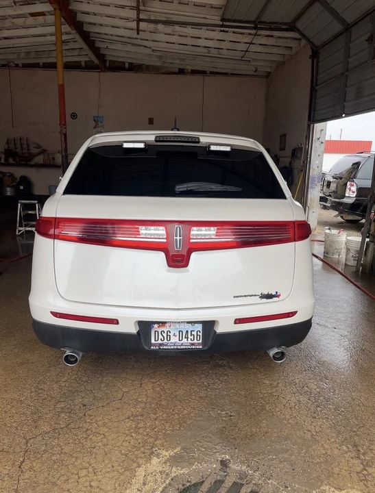 2011 Lincoln MKT - Image 2 of 16