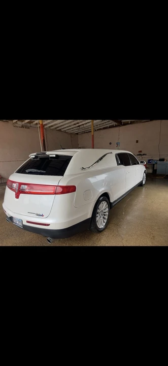 2011 Lincoln MKT - Image 8 of 16