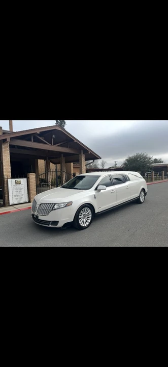 2011 Lincoln MKT - Image 15 of 16