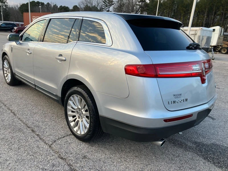 2011 Lincoln MKT - Image 5 of 21