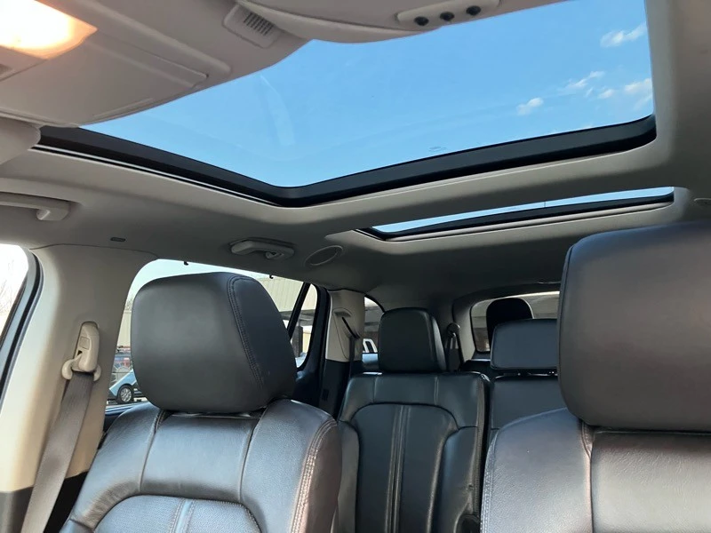 2011 Lincoln MKT - Image 12 of 21
