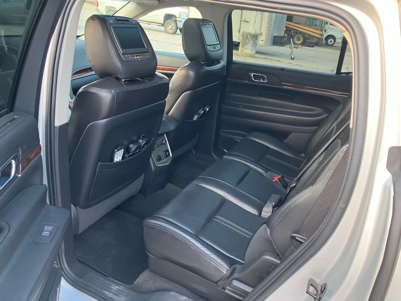 2011 Lincoln MKT - Image 9 of 21