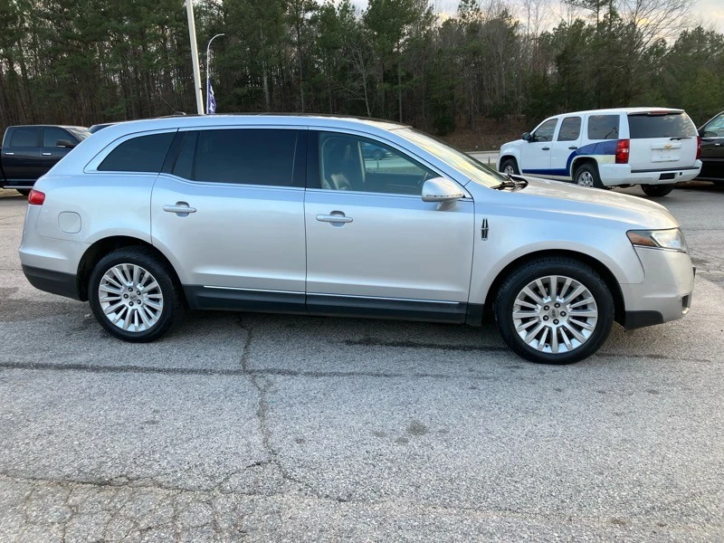 2011 Lincoln MKT - Image 2 of 21