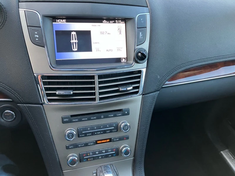 2011 Lincoln MKT - Image 15 of 21