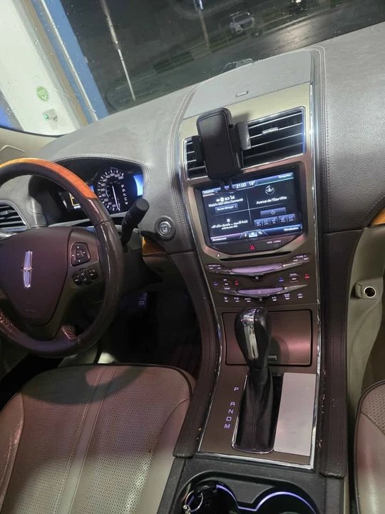 2011 Lincoln MKX - Image 5 of 10
