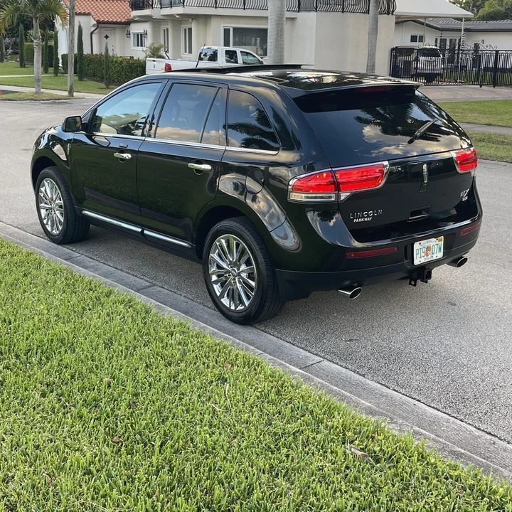 2011 Lincoln MKX - Image 8 of 12