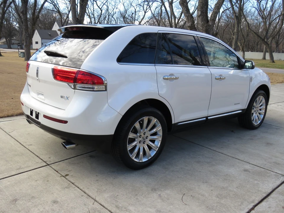 2011 Lincoln MKX - Image 8 of 12