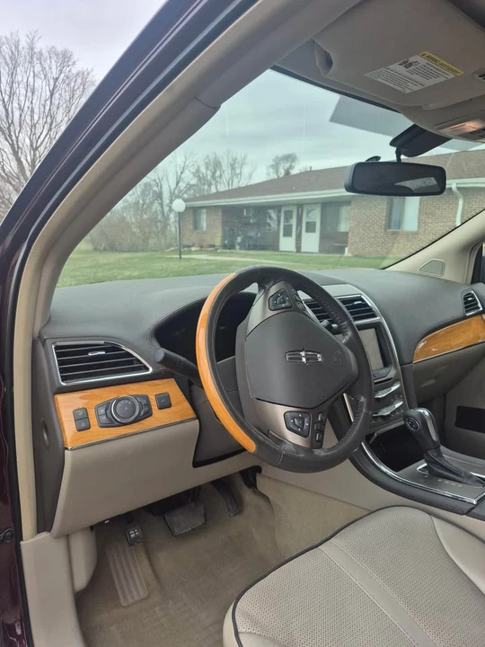 2011 Lincoln MKX - Image 8 of 10