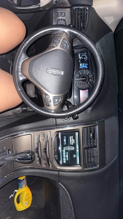 2011 Lincoln MKX - Image 4 of 5