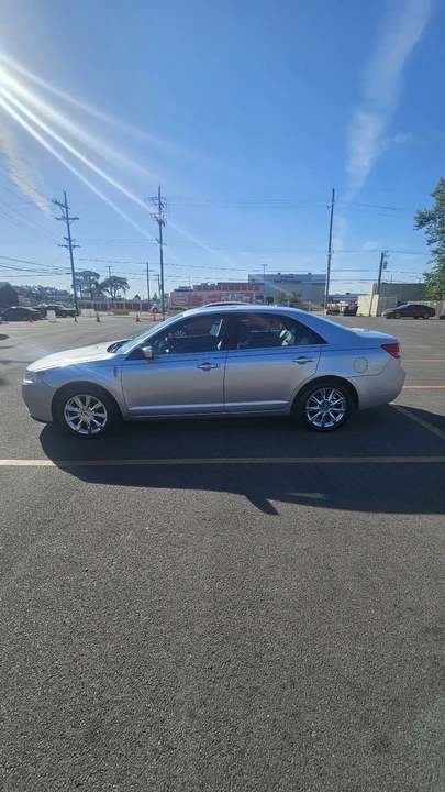 2011 Lincoln MKZ - Image 4 of 10