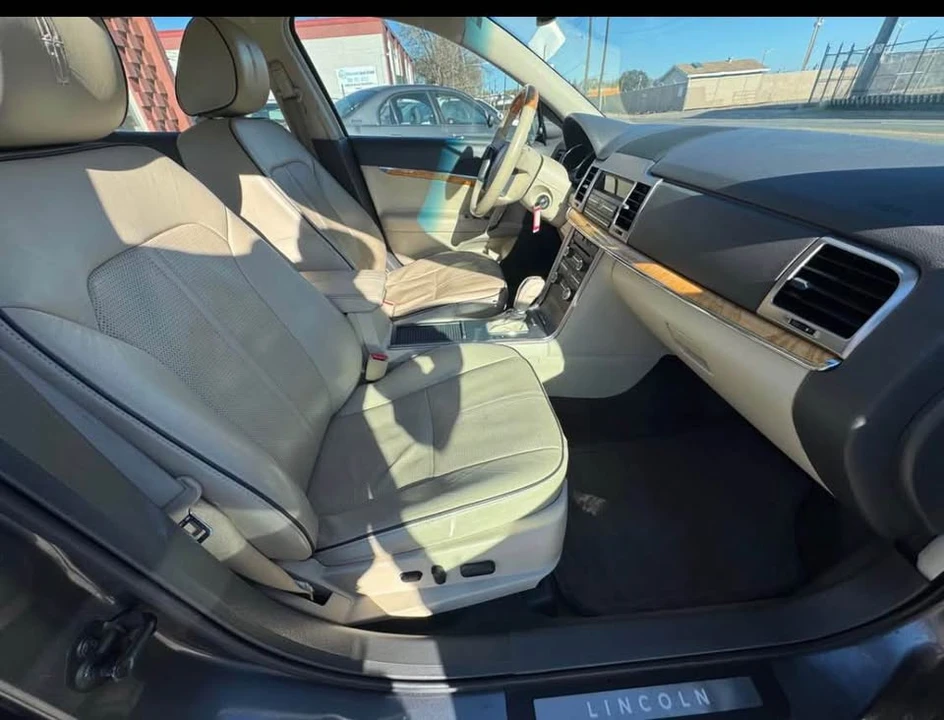 2011 Lincoln MKZ - Image 16 of 18