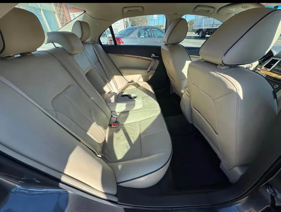2011 Lincoln MKZ - Image 17 of 18
