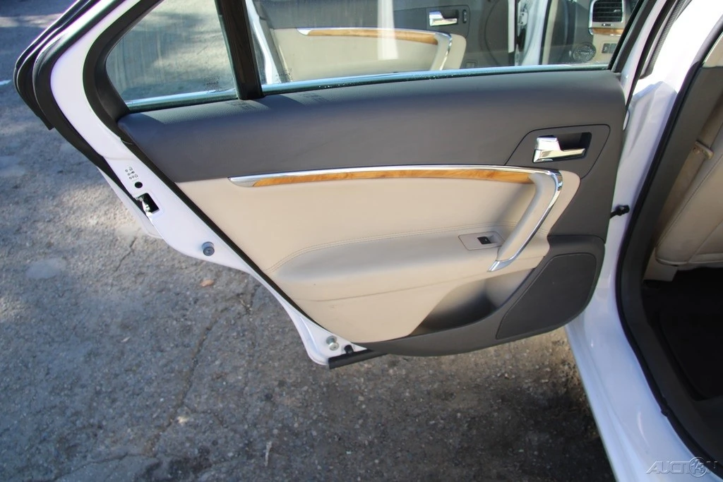 2011 Lincoln MKZ - Image 18 of 21