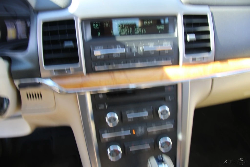 2011 Lincoln MKZ - Image 16 of 21